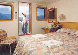 Reef Endeavour Schiff